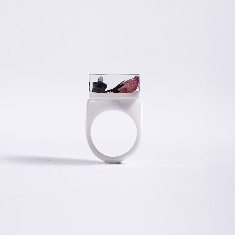 Epoxy People Sitting in a Small Room Ring Epoxy People Sitting in a Small Room Ring